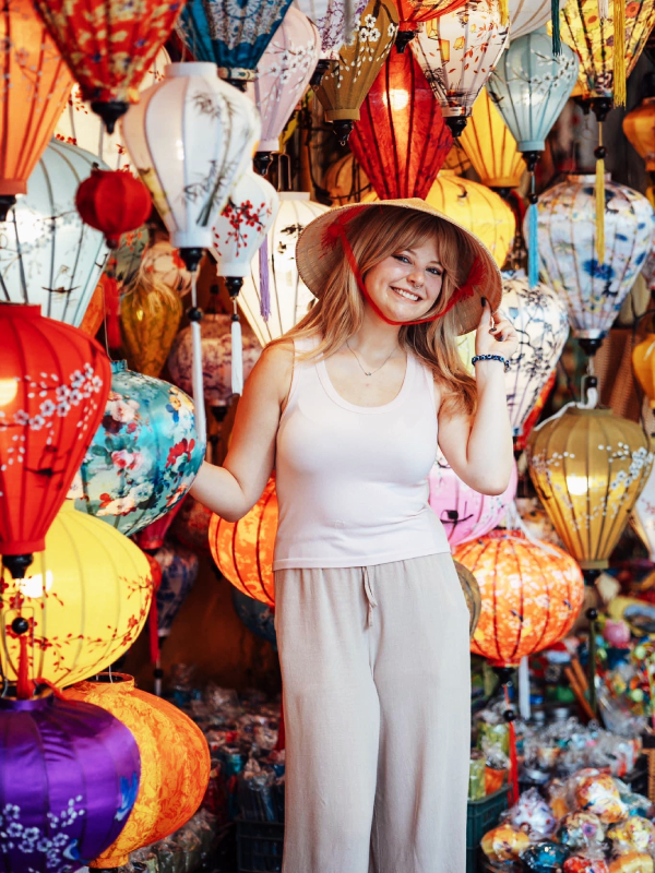 8 DAYS IN VIETNAM